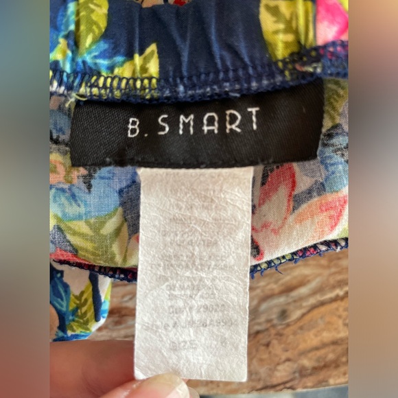 Women’s B.SMART floral dress with back zip up and adjustable straps. - Picture 5 of 7